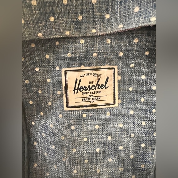 Hershel Signature Backpack - Picture 2 of 3
